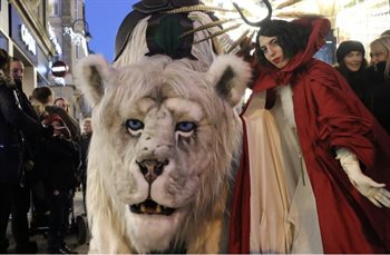 The Magical giant Snow Lion and his Keeper will be at Barry Christmas festival November 30 and December 1